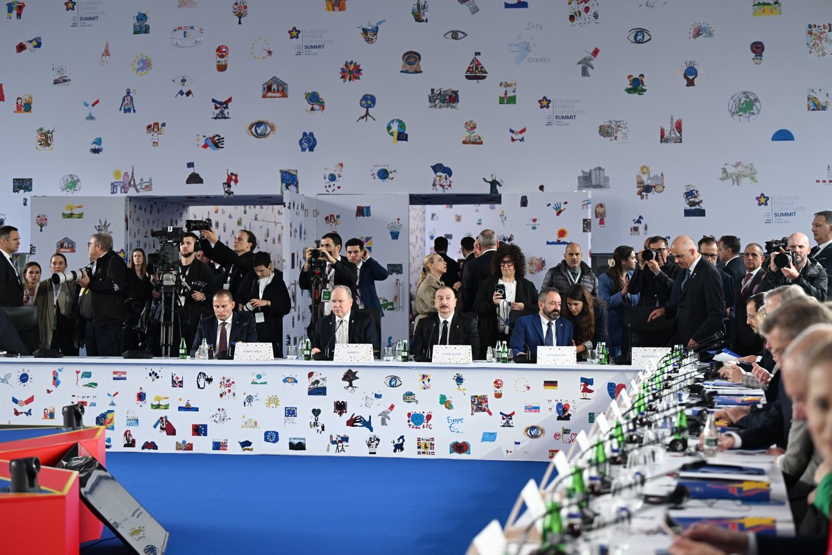 President Ilham Aliyev participated in the first plenary session of the 6th European Political Community Summit.

president.az/en/articles/vi…
