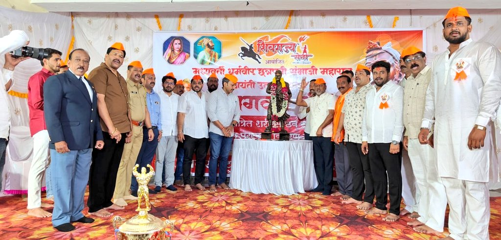 बार्शी येथे छत्रपती संभाजी महाराज जयंतीनिमित्त शिवराज्य सेना बार्शी आयोजित ‘भगवंत श्री’ जिल्हास्तरीय शरीरसौष्ठव स्पर्धा व शिवगौरव पुरस्कार सोहळ्यास उपस्थित राहण्याचा मान मला लाभला.
याप्रसंगी खासदार श्री ओमप्रकाश राजेनिंबाळकर, पोलीस निरीक्षक श्री बालाजी कुकडे, माजी उपनगराध्यक्ष