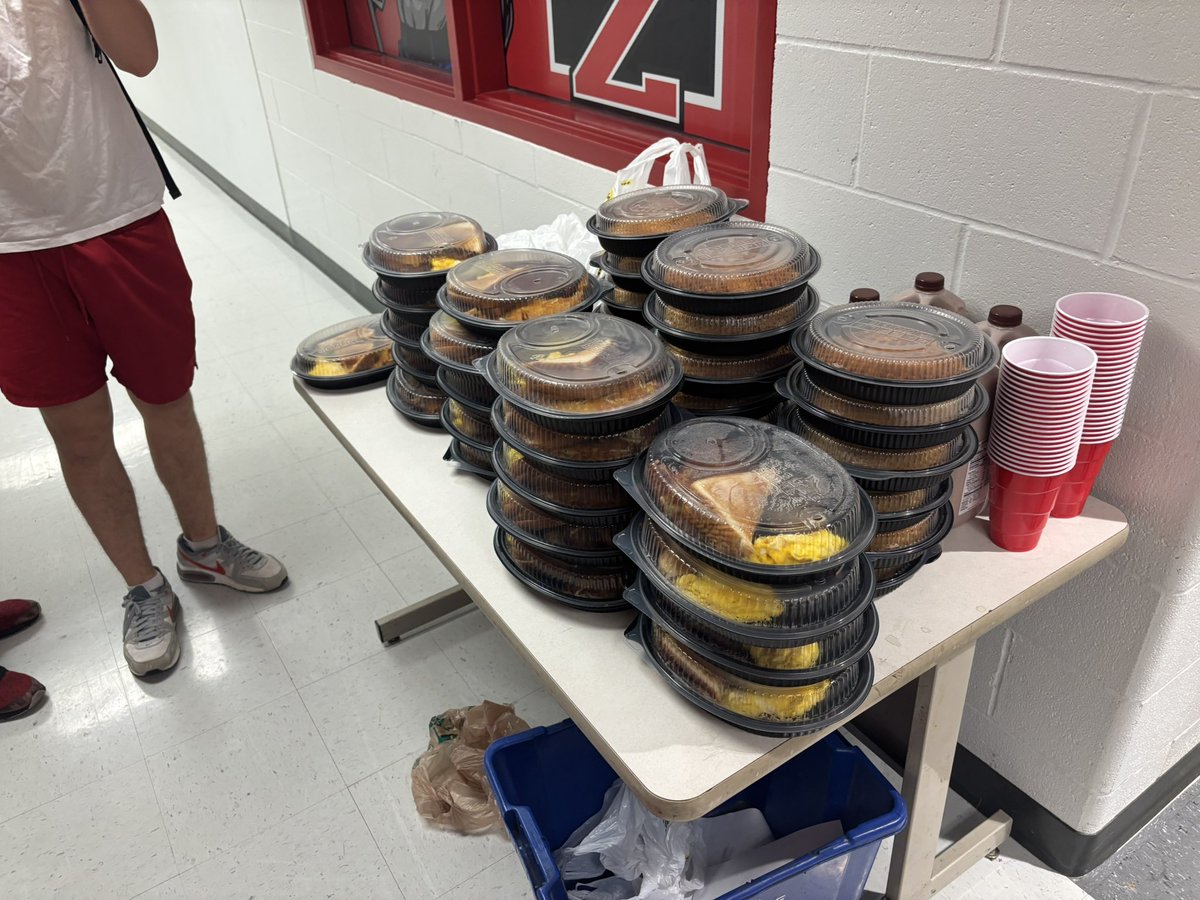 Fort Zumwalt South Bulldog Football (@fzs_football) on Twitter photo Shoutout to <a href="/FZSFTBALLCLUB/">BulldogFootballFam</a> and our D-Line Coach <a href="/CoachReeves0921/">Coach Reeves</a> for breakfast this morning. We appreciate the investment you have made into these young men! <a href="/revhenderson/">Coach Prentice Henderson</a> #WeBuiltDifferentOnTheSouthSide
#BeTRU Shoutout to <a href="/FZSFTBALLCLUB/">BulldogFootballFam</a> and our D-Line Coach <a href="/CoachReeves0921/">Coach Reeves</a> for breakfast this morning. We appreciate the investment you have made into these young men! <a href="/revhenderson/">Coach Prentice Henderson</a> #WeBuiltDifferentOnTheSouthSide
#BeTRU