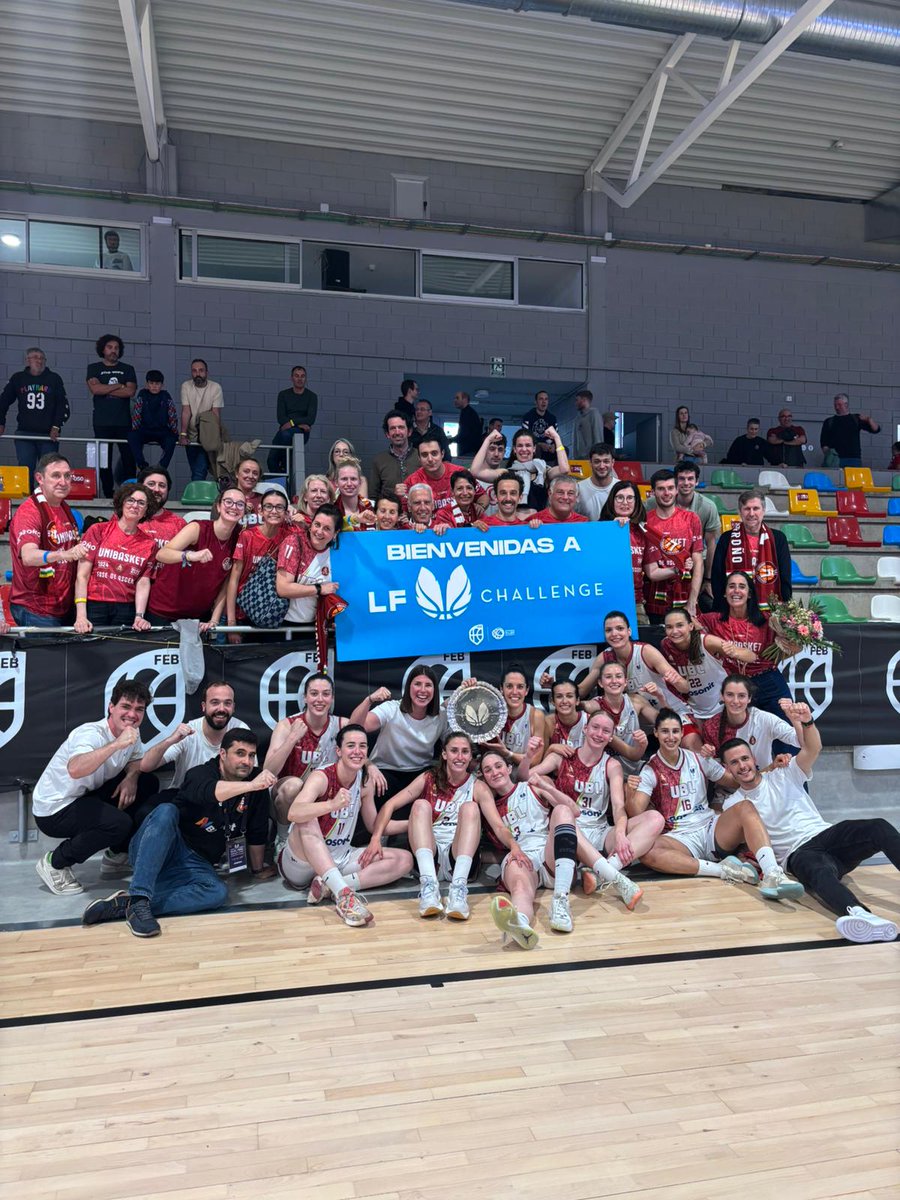 _daniRubio's tweet image. Más de 200 entrenos, 30 partidos, 26 victorias, un ascenso e infinitos cafés... Pero lo mejor, sin duda, ha sido compartir el día a día con todas ellas y este pedazo de staff. Gracias @cdunibasket
