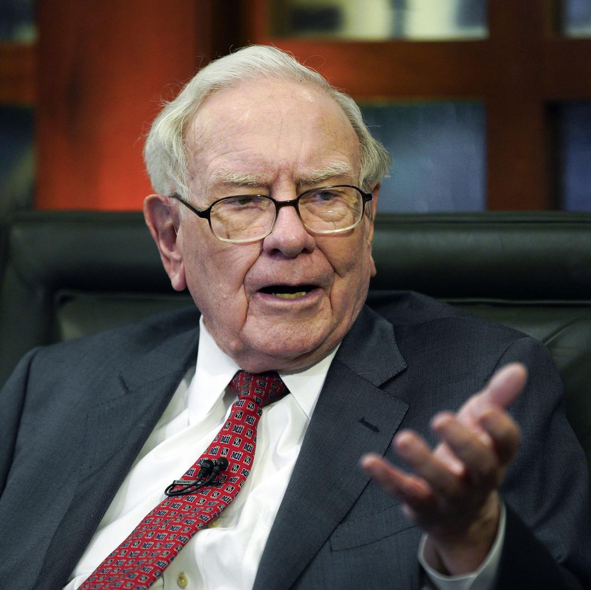 🚨 BREAKING: "Warren Buffett abbandona Nubank, incassando 250 milioni di dollari in un ritiro da 2,1 miliardi nel settore finanziario"