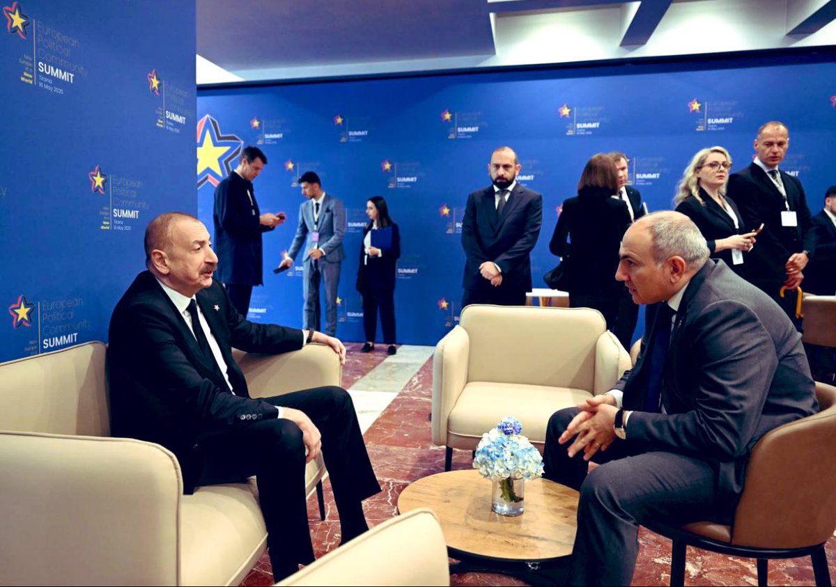 🇦🇲🇦🇿 leaders meet in Albania on the sidelines of EPC summit. Back in March this year parties finalized work on 17 articles of the peace agreement.