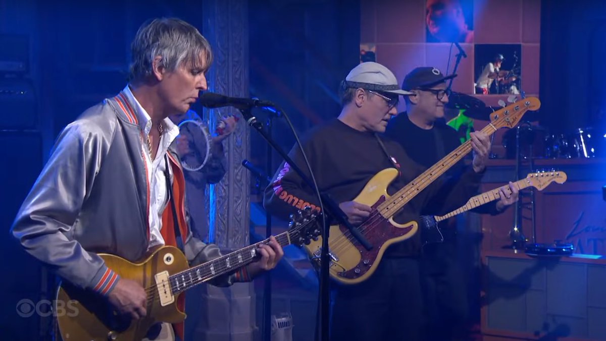 Pavement made their late-night television appearance in 15 years on the Late Show with Stephen Colbert on Thursday night, performing "Harness the Hopes" → cons.lv/UORjMD