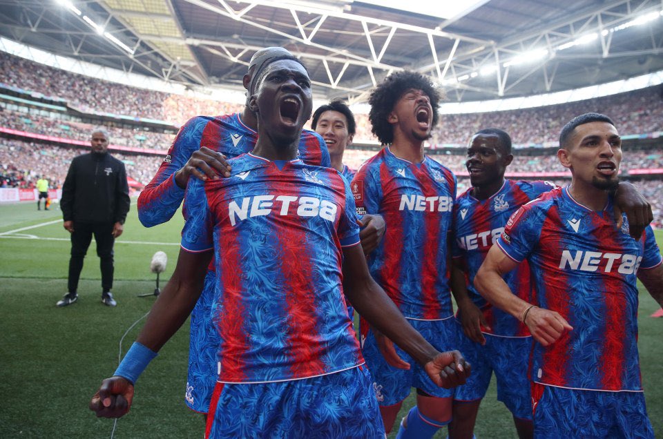 fbtlpod's tweet image. • Palace in the FA Cup Final
• Dan is shitting bricks
• Xabi Alonso to Real Madrid
• Dean Huijsen too
• Ballon d’Or top 10
• Who are the lads picking?
• Amorim paying for staff travel
• Overlap gaffes 

podfollow.com/football-betwe…