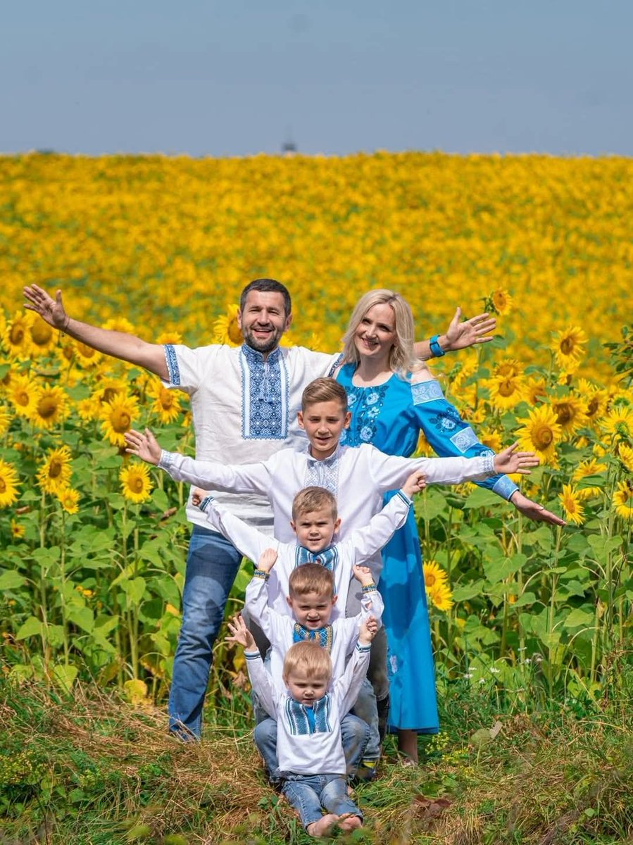 Can we get 5000 people to reply "I stand with Ukraine 🇺🇦"?

Yes or No