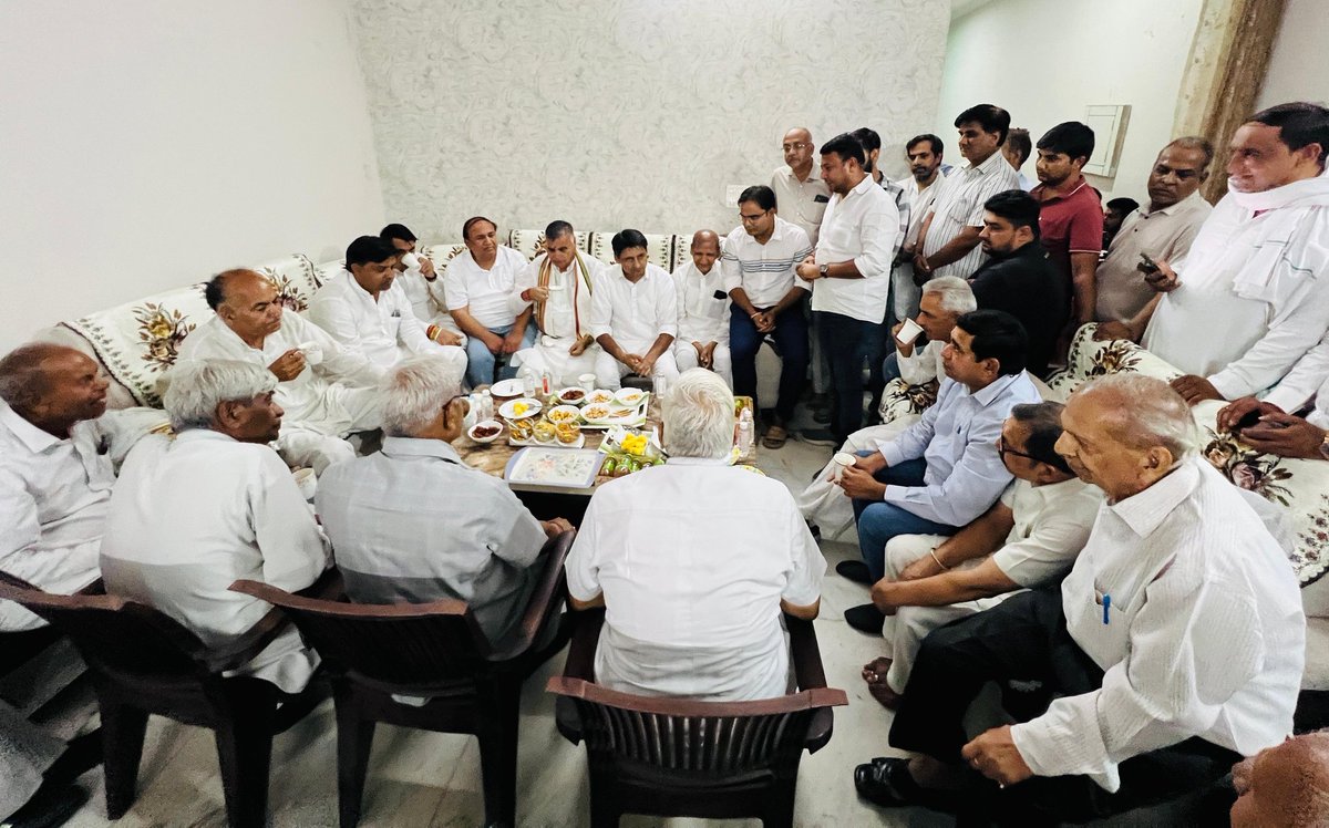 Deepender Singh Hooda (@deependershooda) on Twitter photo рдмрд╣рд╛рджреБрд░рдЧрдврд╝, рд░рд╛рдИ, рд╕реЛрдиреАрдкрдд рдФрд░ рдЦрд░рдЦреМрджрд╛ рдХреНрд╖реЗрддреНрд░ рдХреЗ рд╕рд╛рдерд┐рдпреЛрдВ рдХреЗ рд╕реБрдЦ-рджреБрдГрдЦ рдореЗрдВред
рд╕рд╛рде рд╕рд╛рдВрд╕рдж <a href="/Jai_Parkash_JP/">Jai Parkash-J P</a> рдЬреА, рд╕рд╛рдВрд╕рдж <a href="/SBrahmcharii/">Satpal Brahmchari</a> рдЬреА, рд╡рд┐рдзрд╛рдпрдХ <a href="/indurajnarwal/">MLA Induraj Narwal</a> рдЬреА, рдкреВрд░реНрд╡ рд╡рд┐рдзрд╛рдпрдХ <a href="/RajendraJoon/">Rajinder Singh Joon</a> рдЬреА, рдкреВрд░реНрд╡ рд╡рд┐рдзрд╛рдпрдХ <a href="/PanwarSurender1/">Surender Panwar</a> рдЬреА, рдкреВрд░реНрд╡ рд╡рд┐рдзрд╛рдпрдХ рдкрджрдо рд╕рд┐рдВрд╣ рджрд╣рд┐рдпрд╛ рдЬреА, рдкреВрд░реНрд╡ рд╡рд┐рдзрд╛рдпрдХ рд╕реБрдЦрдмреАрд░ рдлрд░рдорд╛рдирд╛ рдЬреА, рдмрд╣рд╛рджреБрд░рдЧрдврд╝, рд░рд╛рдИ, рд╕реЛрдиреАрдкрдд рдФрд░ рдЦрд░рдЦреМрджрд╛ рдХреНрд╖реЗрддреНрд░ рдХреЗ рд╕рд╛рдерд┐рдпреЛрдВ рдХреЗ рд╕реБрдЦ-рджреБрдГрдЦ рдореЗрдВред
рд╕рд╛рде рд╕рд╛рдВрд╕рдж <a href="/Jai_Parkash_JP/">Jai Parkash-J P</a> рдЬреА, рд╕рд╛рдВрд╕рдж <a href="/SBrahmcharii/">Satpal Brahmchari</a> рдЬреА, рд╡рд┐рдзрд╛рдпрдХ <a href="/indurajnarwal/">MLA Induraj Narwal</a> рдЬреА, рдкреВрд░реНрд╡ рд╡рд┐рдзрд╛рдпрдХ <a href="/RajendraJoon/">Rajinder Singh Joon</a> рдЬреА, рдкреВрд░реНрд╡ рд╡рд┐рдзрд╛рдпрдХ <a href="/PanwarSurender1/">Surender Panwar</a> рдЬреА, рдкреВрд░реНрд╡ рд╡рд┐рдзрд╛рдпрдХ рдкрджрдо рд╕рд┐рдВрд╣ рджрд╣рд┐рдпрд╛ рдЬреА, рдкреВрд░реНрд╡ рд╡рд┐рдзрд╛рдпрдХ рд╕реБрдЦрдмреАрд░ рдлрд░рдорд╛рдирд╛ рдЬреА,