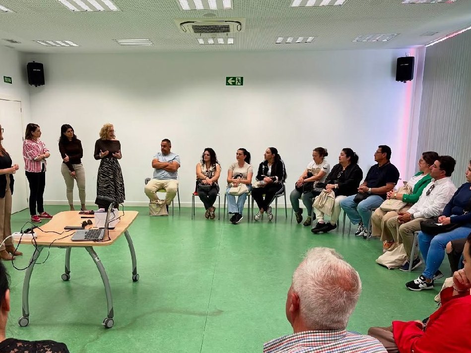 👥 Foro Nativos Digitales estuvo presente en el Día Internacional de la Familia organizado por el Observatorio de las Familias y la Infancia en Badajoz con experiencias inmersivas para padres y madres.

🔗cutt.ly/urxmjiuE