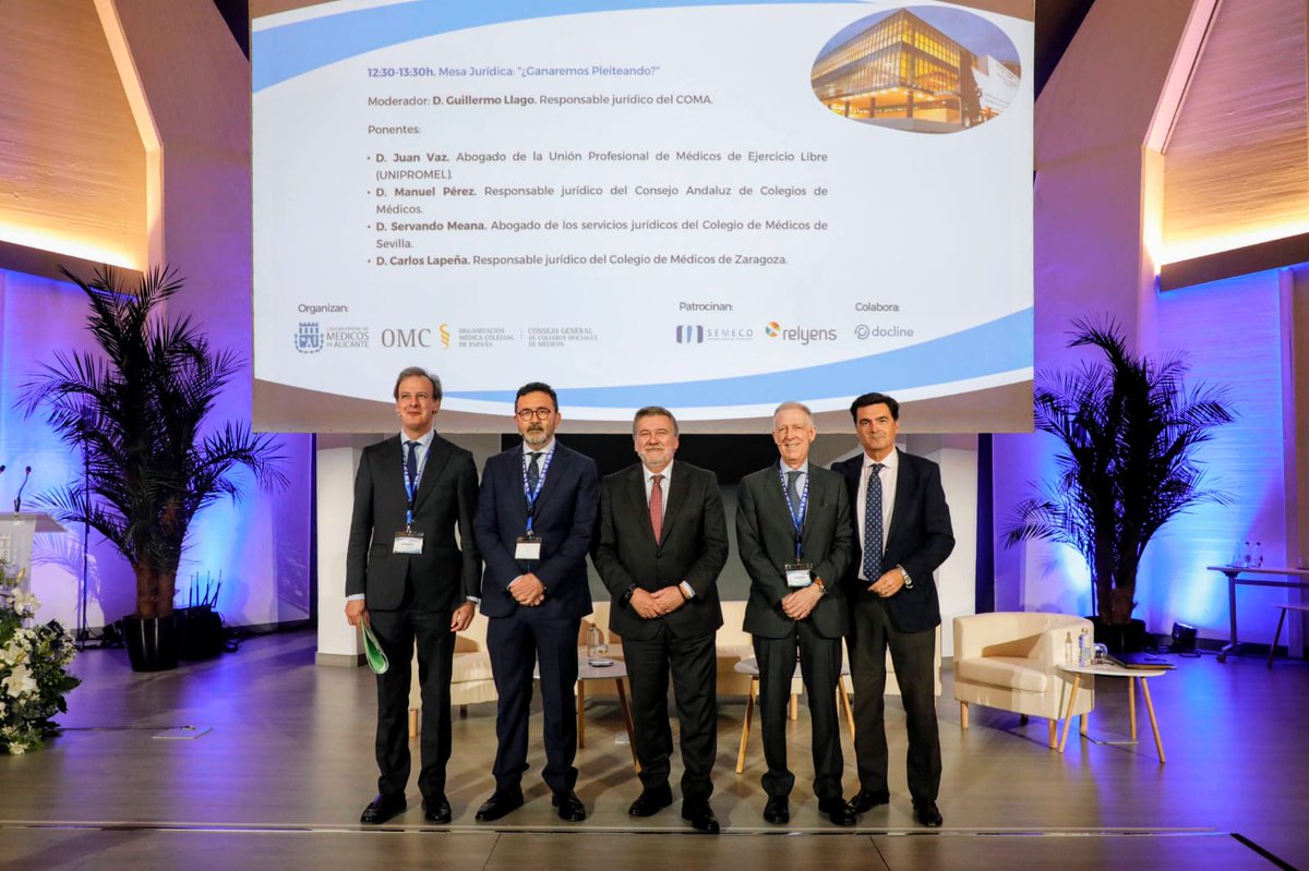 CACM_Andalucia's tweet photo. Manuel Pérez Sarabia (@manpersar), secretario gral. técnico - letrado del @CACM_Andalucia participa en la Mesa Jurídica "Ganaremos pleiteando" de la VI Jornada Nacional de la Medicina Privada del @CGCOM_Esp https://t.co/Kz8WiYyEhH