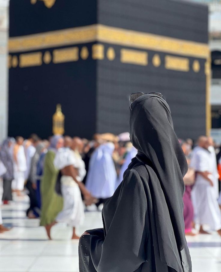 ﷽
وأذنّ فيّٰ اٰلْنّاٰسْ بــاْلْحَّجّْ يــأْتُــوْكَ رِجّــاٰلٰاً وَعّلــى كُــلِّ ضــاْمرٍٍ يــأتْيٰــن مِــنْ كُــل فَّــجٍ عَّـمْــيِقْ🕊🌿
#اللهم_أرزقنا_فرحة_هذه_اللحظه🤲🏼❤️
#مساؤكم_نور_بالصلاةعلى_الرسول