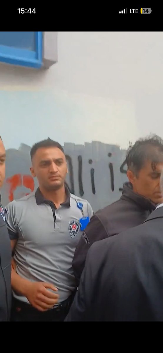 ifsanlandigi icin cok stresli duruyo lutfen gorseli sagda solda yayilmasin stres olmasin