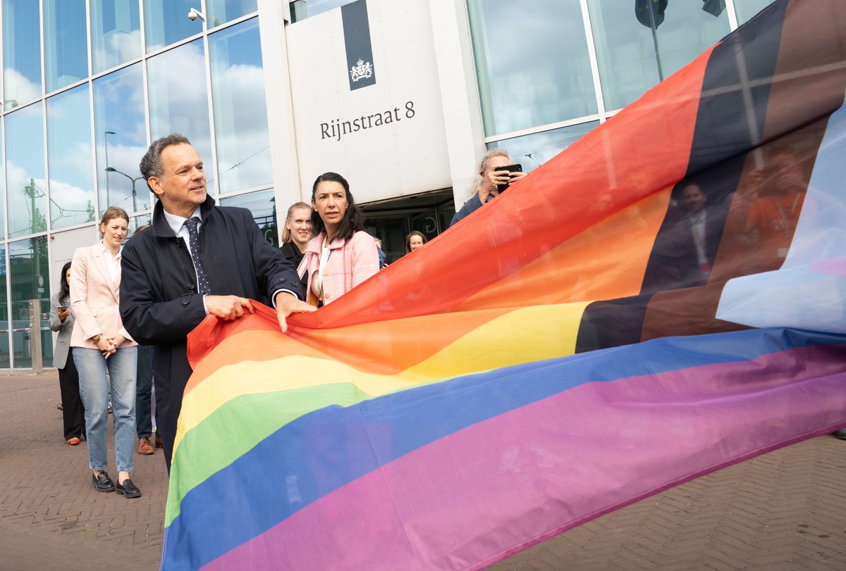 In the run-up to #IDAHOBIT, I proudly raised the Progress flag in The Hague. Important to mark this occasion, as LGBTIQ+ persons still face discrimination and violence. The Netherlands works with others to foster change. 1/2