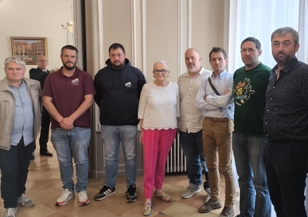FRSEA OCCITANIE (@frseaoccitanie) on Twitter photo #LoiDuplomb : rencontre de la ministre de la ruralité. "C’est le texte voté au Sénat, ou rien." Attente du respect des engagements, de notre métier et de ceux qui nourrissent ce pays. La pression ne retombera pas. On ne lâchera rien. <a href="/JAOccitanie/">JeunesAgriOccitanie</a> <a href="/FDSEA82/">FDSEA Tarn et Garonne</a> #LoiDuplomb : rencontre de la ministre de la ruralité. "C’est le texte voté au Sénat, ou rien." Attente du respect des engagements, de notre métier et de ceux qui nourrissent ce pays. La pression ne retombera pas. On ne lâchera rien. <a href="/JAOccitanie/">JeunesAgriOccitanie</a> <a href="/FDSEA82/">FDSEA Tarn et Garonne</a>
