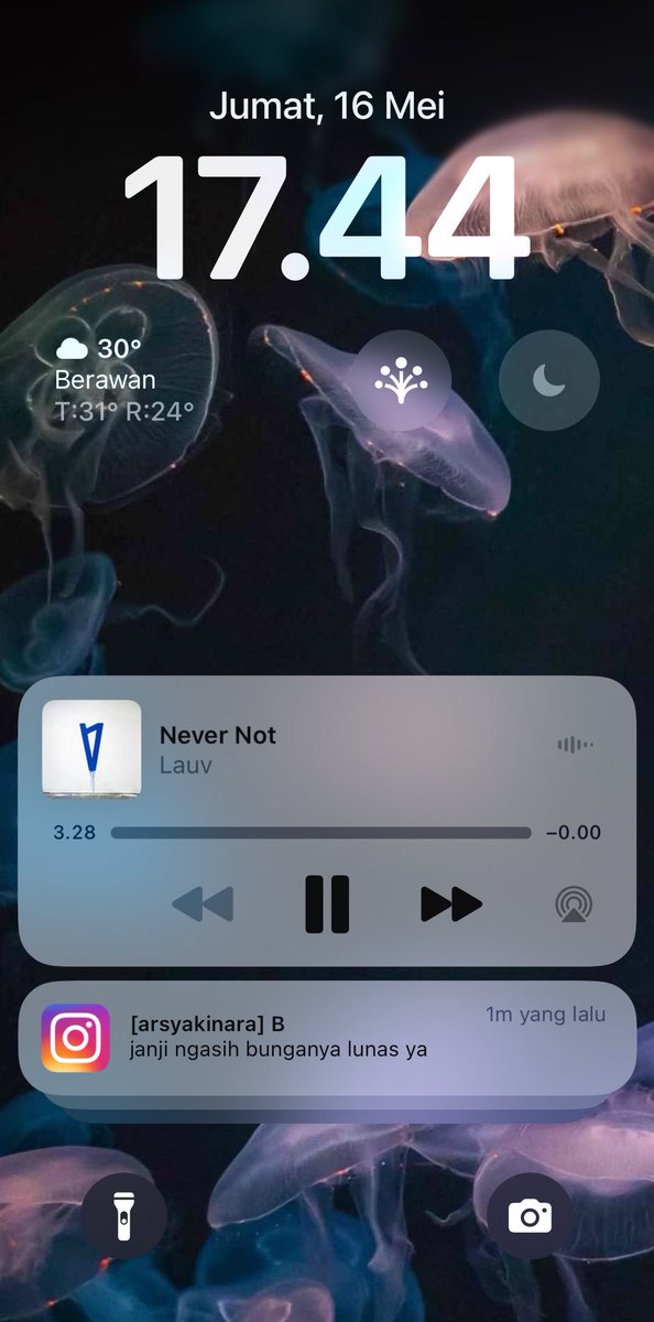 1602FLO's tweet image. life after break up
haechan few tweets au