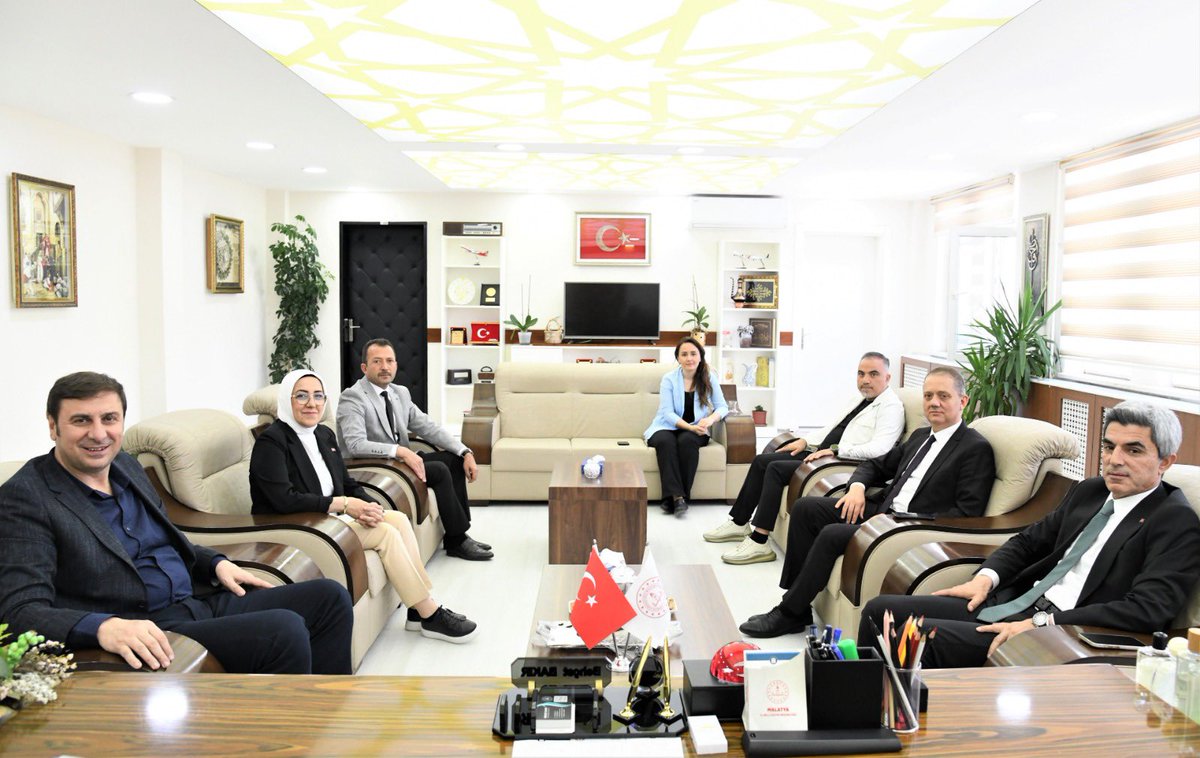 MALATYA İL MİLLİ EĞİTİM MÜDÜRLÜĞÜ (@malatyamem) on Twitter photo 📚 Değerli yazarımız Sn. Zekeriya Efiloğlu, İl Müdürümüz Sn. Behçet Bakır’ı makamında ziyaret etti.
Nazik ziyaretlerinden dolayı kendilerine teşekkür ediyor, çalışmalarında başarılar diliyoruz.
<a href="/tcmeb/">Millî Eğitim Bakanlığı</a> <a href="/Yusuf__Tekin/">Yusuf Tekin</a> <a href="/SeddarYavuz/">Seddar Yavuz</a> <a href="/TCMalatyaV/">TC Malatya Valiliği</a> <a href="/behcet_bakir/">behçet bakır 🇹🇷</a> <a href="/Z_Efiloglu/">Zekeriya EFİLOĞLU</a> 📚 Değerli yazarımız Sn. Zekeriya Efiloğlu, İl Müdürümüz Sn. Behçet Bakır’ı makamında ziyaret etti.
Nazik ziyaretlerinden dolayı kendilerine teşekkür ediyor, çalışmalarında başarılar diliyoruz.
<a href="/tcmeb/">Millî Eğitim Bakanlığı</a> <a href="/Yusuf__Tekin/">Yusuf Tekin</a> <a href="/SeddarYavuz/">Seddar Yavuz</a> <a href="/TCMalatyaV/">TC Malatya Valiliği</a> <a href="/behcet_bakir/">behçet bakır 🇹🇷</a> <a href="/Z_Efiloglu/">Zekeriya EFİLOĞLU</a>