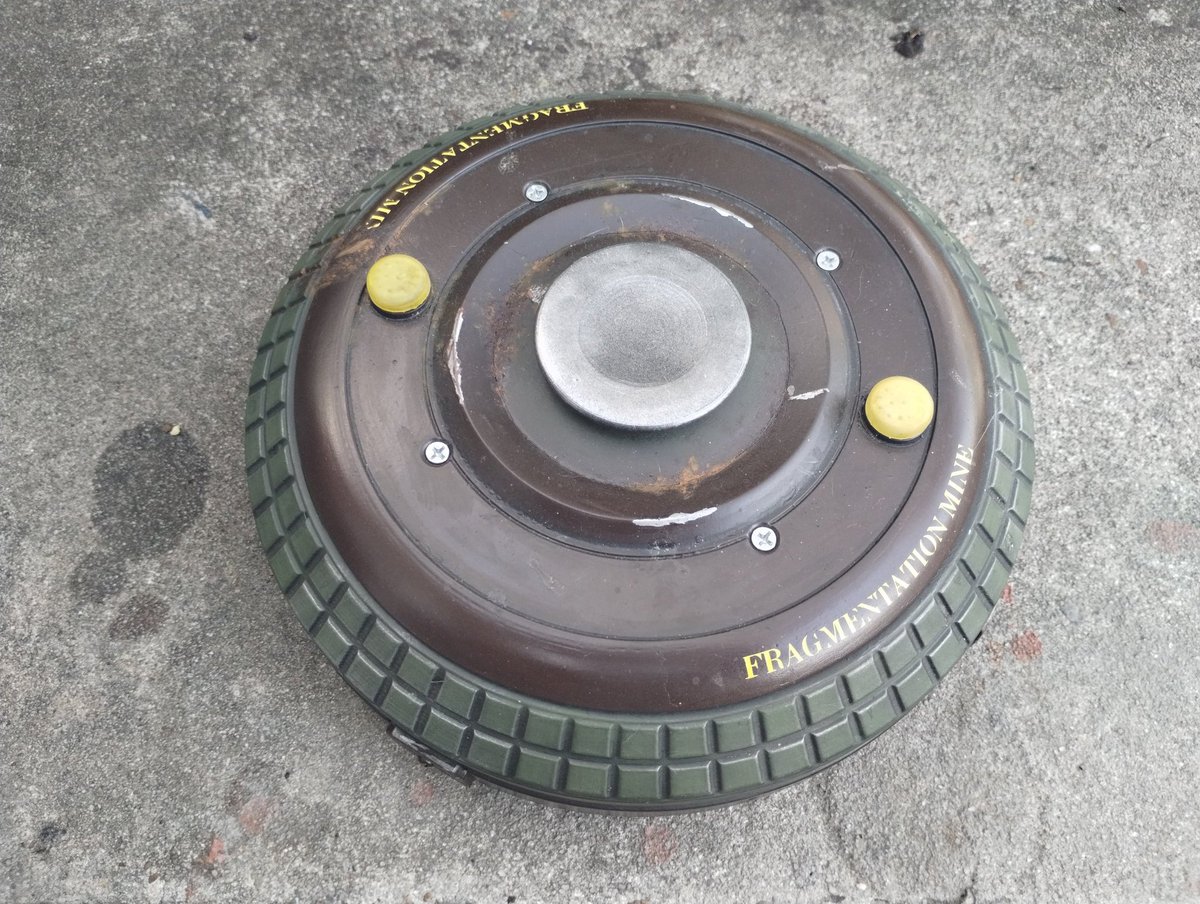 CosplayCommand's tweet image. 1:1 scale, #3dprinted Frag and Plasma mines from #fallout4 and #fallout76 

#fallout #falloutcosplay #falloutprops