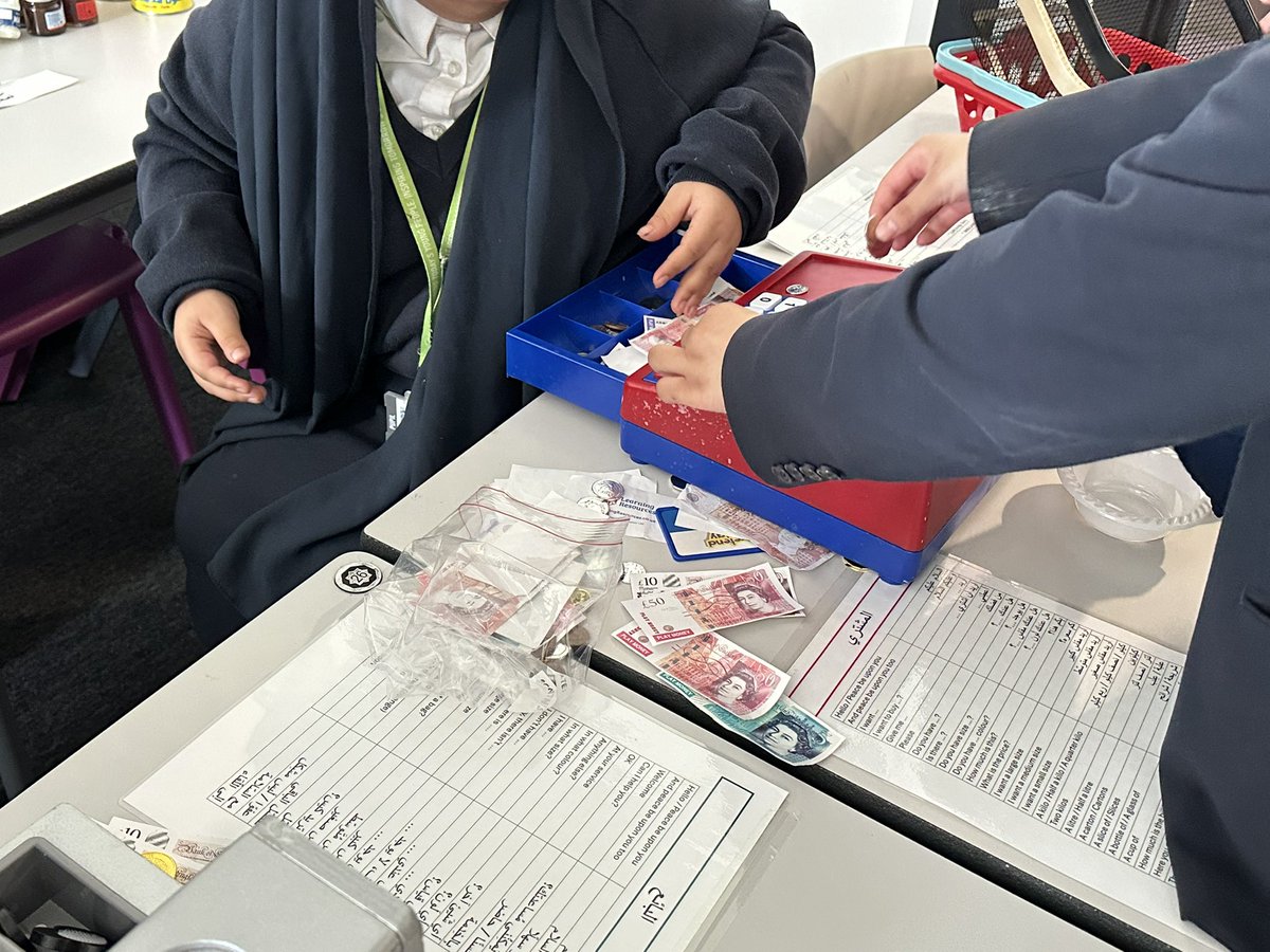 edengirlsmanc's tweet photo. WELCOME WELCOME! Our Year 8 Eden girls shining in the class market today! A fantastic opportunity to practice Arabic and negation skills in a fun and interactive way.#learning #arabic #activelearning #letseatcake https://t.co/XuomQQqImV