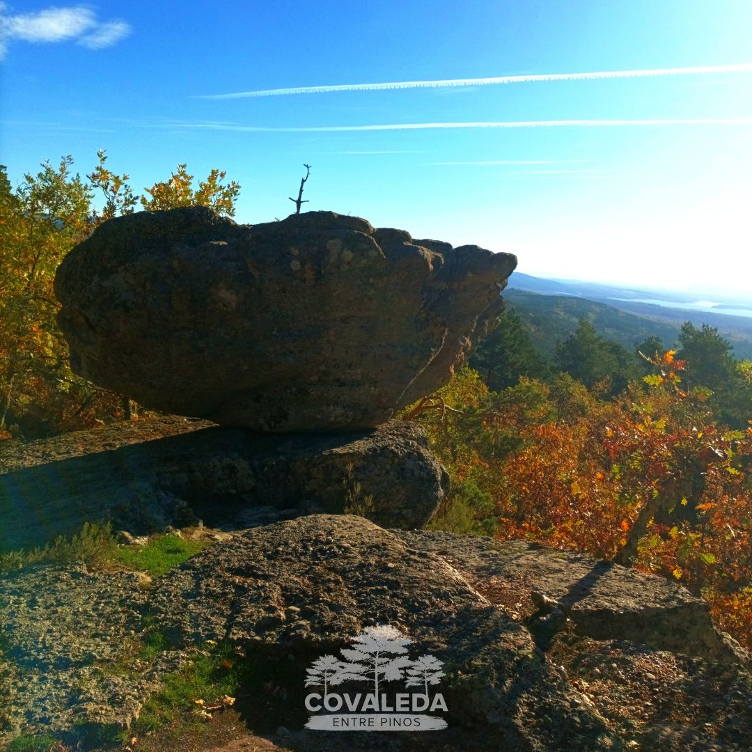 La Piedra Andadera de Covaleda y el GR 86: Historia y Naturaleza en la Sierra de Urbión Enclavada en el corazón de la Sierra de Urbión, dentro del término municipal de Covaleda(provincia de Soria), se encuentra una curiosa, formación rocosa conocida como la Piedra Andadera.