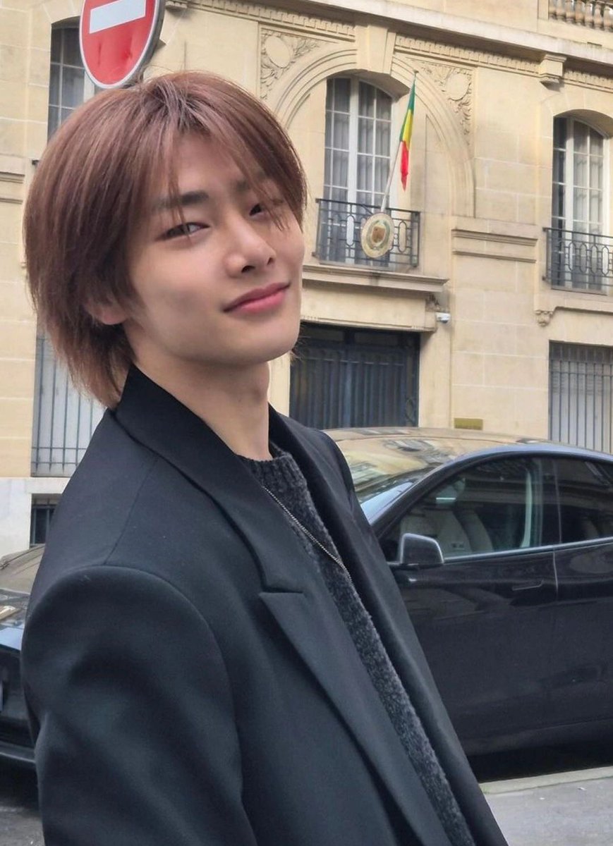 woniieheart's tweet photo. #hyuninau
jg solo quiere que su familia acepte a su novio y para ello decide contratar a hj, un rebelde tatuador y grafitero, buscando que luzca tan inaceptable que sus padres prefieran al real. Pero hj, enamorado en secreto, usa su encanto para ganarse a todos... incluido jg. https://t.co/XscT4vmCLy