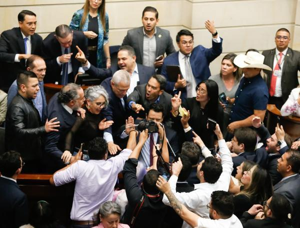 Mi columna de hoy en @eltiempo, Videos, es la ilusión de que no se siga usando a tanta gente para sostener delirios:
 eltiempo.com/opinion/column… 

Foto de Néstor Gómez