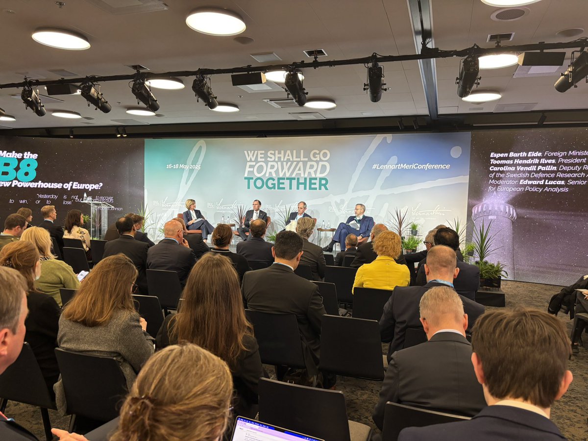 Elie Tenenbaum (@elietenenbaum) on Twitter photo En direct de la Lennart Meri Conférence <a href="/ICDS_Tallinn/">ICDS Tallinn</a> on parle sécurité de la Baltique en format NB8 et de ce cargo de la shadow fleet 🇷🇺 qui a refusé de se conformer aux demandes d’un patrouilleur 🇪🇪 avant d’être “appuyé” par un Su-35.
opex360.com/2025/05/15/les… En direct de la Lennart Meri Conférence <a href="/ICDS_Tallinn/">ICDS Tallinn</a> on parle sécurité de la Baltique en format NB8 et de ce cargo de la shadow fleet 🇷🇺 qui a refusé de se conformer aux demandes d’un patrouilleur 🇪🇪 avant d’être “appuyé” par un Su-35.
opex360.com/2025/05/15/les…