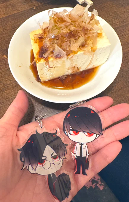 アズぬいと真っ黒い静岡おでんを食べ、BOOTH限定大穢アクキーに冷奴を見せた日
