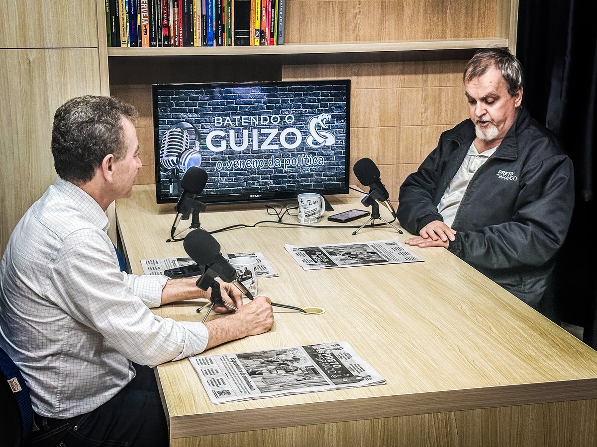 ProfessorLemos's tweet photo. #lemosnamídia | Em Cascavel, conversamos com a imprensa. Iniciamos com um bom papo no Boca no Trombone, na 104,9 Mantovani FM. Depois gravamos “PitoCast”, conversando com Jaime Lemos, o Pitoco. Na sequência, estivemos no “Batendo o Guizo, o veneno da política” com o Miguel Dias. https://t.co/LTOZJqdcmB