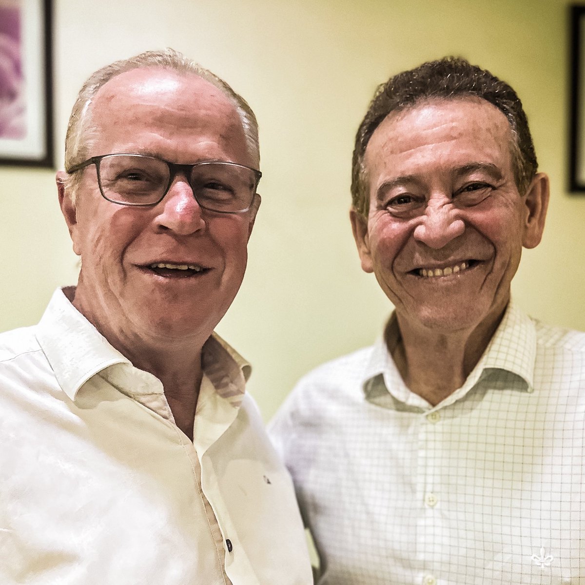 ProfessorLemos's tweet photo. Um café com o amigo de longa data e de muitas lutas, professor Luiz Carlos Eckstein. Sempre bom reencontra-lo!!!
#lemossemprepresente #mandatopopular #professorLemoseuaprovo #lemosmerepresenta #lemossemprepresente
#lemosemcascavel https://t.co/Oq0BAIJRwJ