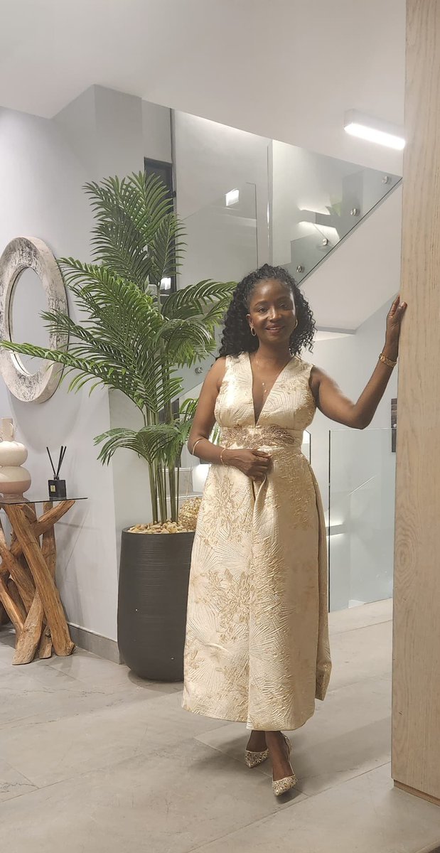 Iam_Oluwasomi's tweet photo. You remember this dress? Well this was how my client styled it😍💛💛 https://t.co/HGrHZCEH0h