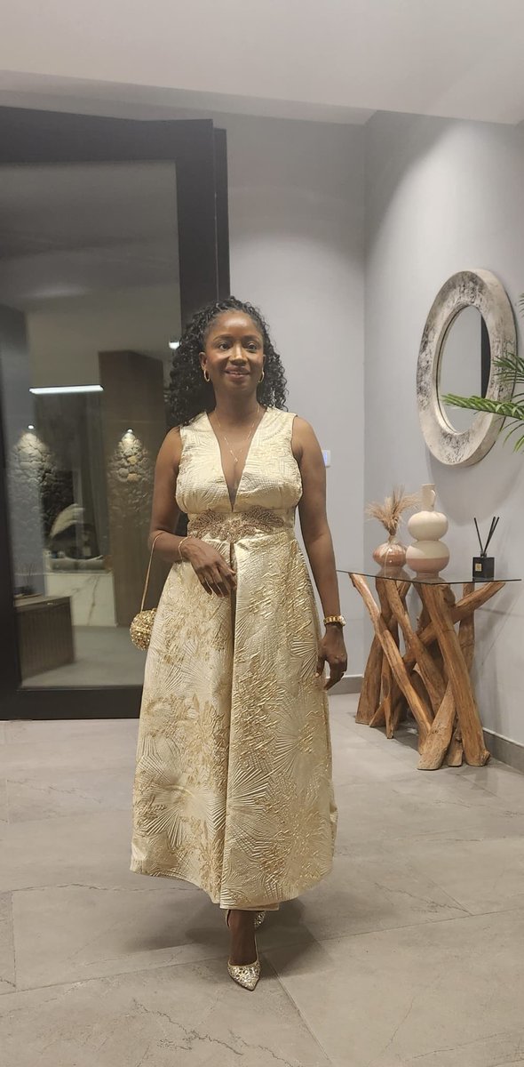 Iam_Oluwasomi's tweet photo. You remember this dress? Well this was how my client styled it😍💛💛 https://t.co/HGrHZCEH0h
