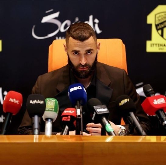 كشف نادي اتحاد جدة السعودي حقيقة رحيل الفرنسي كريم بنزيما نجم هجوم الفريق في الموسم المقبل،بعد تتويج العميد بـ الدوري االسعودي وفي تصريحات إعلامية، قال دومينجوس سواريز دي أوليفيرا، الرئيس التنفيذي للنادي: "الجماهير كانت عظيمة، ساندتنا طوال الموسم، ولم تبخل علينا حتى في آخر لحظه