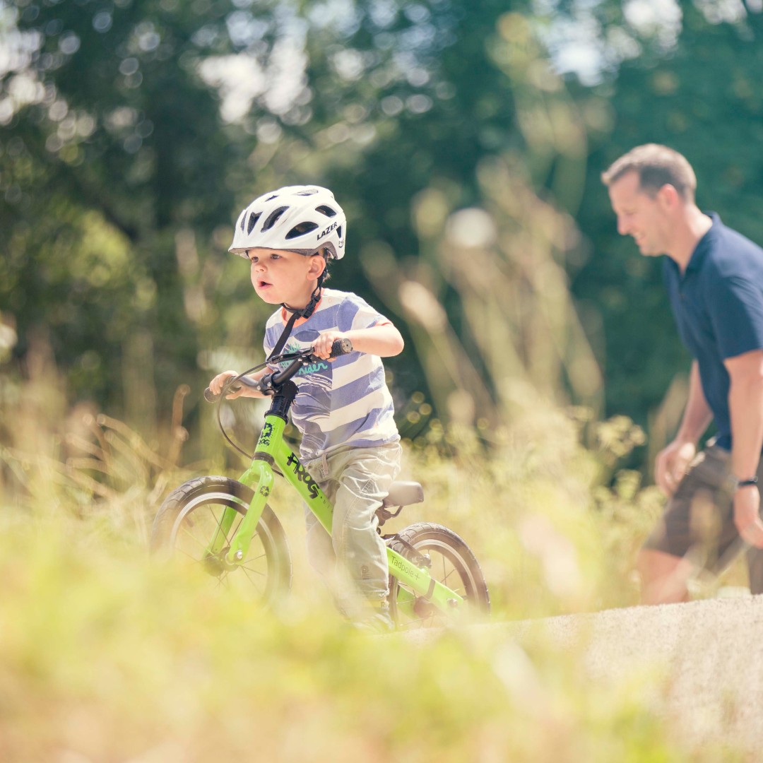 ✨Balance, confidence &amp; FUN start with Tadpole PLUS!🐸 Perfect for taller toddlers aged 3–4 years, this lightweight balance bike helps kids master two wheels before pedals💚

🐸 ow.ly/mwxc50VG7ZU

#FrogBikes #TadpolePLUS #BalanceBike #FirstBike #BornToRide #ToddlerBike