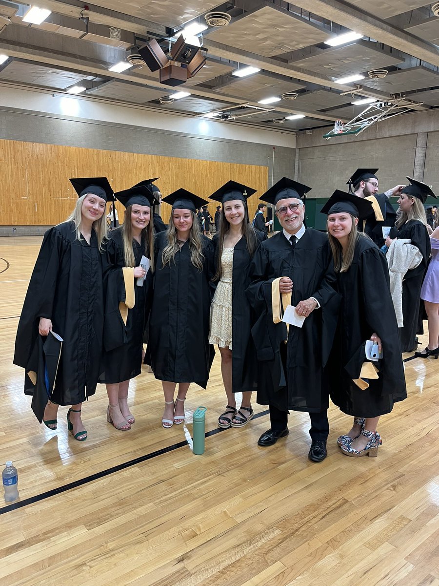 Brockport's tweet image. Let’s get this #Commencement Day started, #Classof2025! 🤩🎓🎉 

#bport2025 💚