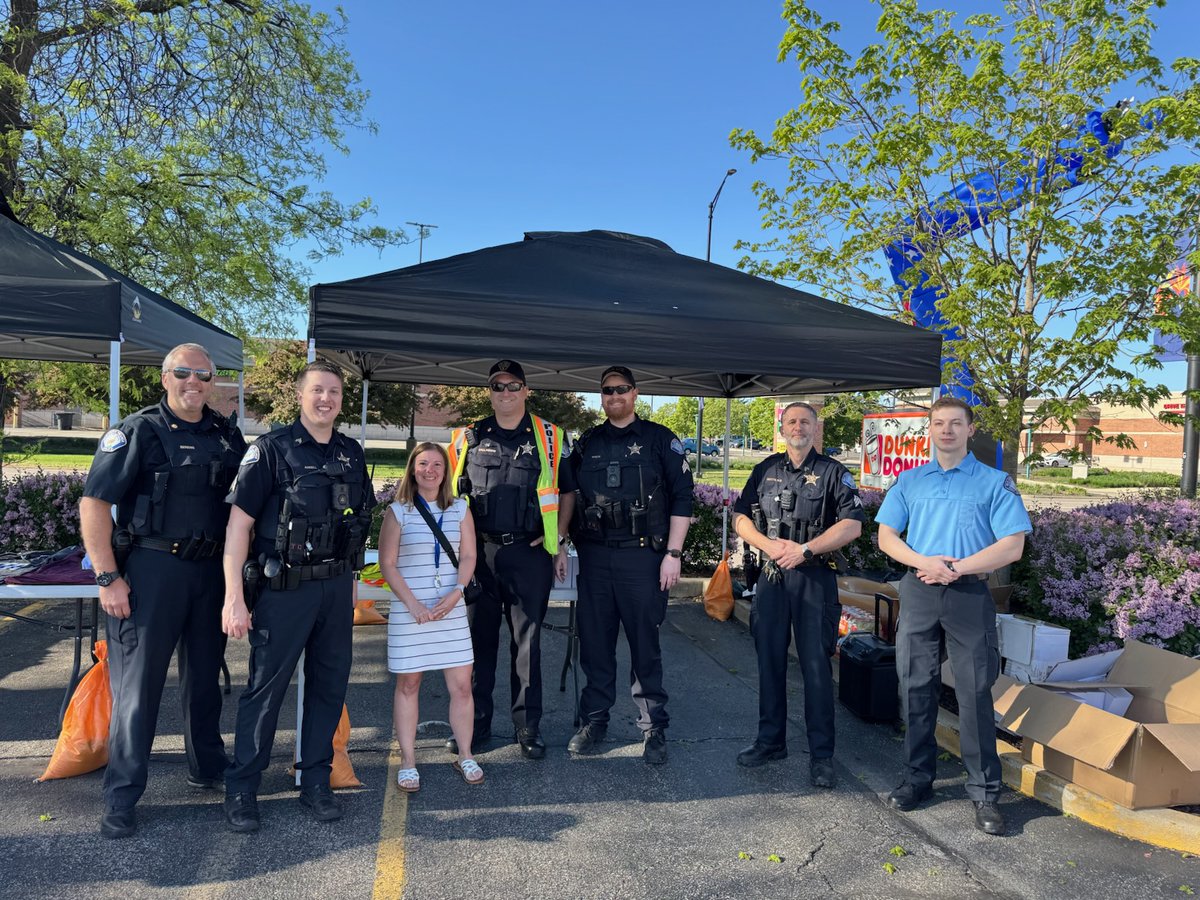 CCSD59 Educational Services (@ccsd59specialed) on Twitter photo Huge thanks to the amazing officers from Elk Grove who participated in #CopOnARooftop at Dunkin’ to support <a href="/SO_Illinois/">Special Olympics Illinois</a>! Your dedication fuels opportunities for our incredible athletes. Grateful for our kids who inspire us every day! 🏅🍩💙 #SpecialOlympics #Thanks Huge thanks to the amazing officers from Elk Grove who participated in #CopOnARooftop at Dunkin’ to support <a href="/SO_Illinois/">Special Olympics Illinois</a>! Your dedication fuels opportunities for our incredible athletes. Grateful for our kids who inspire us every day! 🏅🍩💙 #SpecialOlympics #Thanks