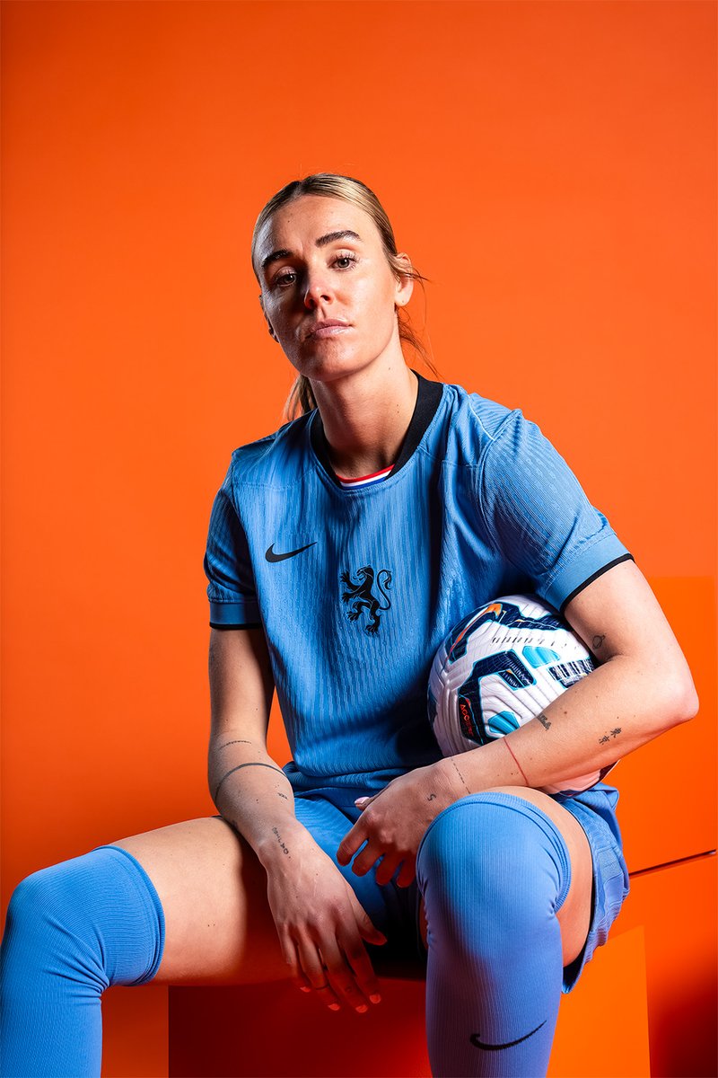 oranjevrouwen's tweet photo. Looking good in 𝓪𝔀𝓪𝔂! 😍💙

#NothingLikeOranje #WEURO2025 https://t.co/rQGvtAPNEV