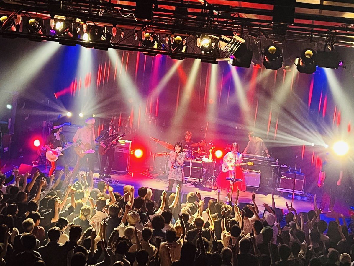 ReinyRecords's tweet photo. 《GIGS》本日「LOVE PSYCHEDELICO 25th Anniversary "LIVE PSYCHEDELICO 2025" Swingin' Nights」にReiがゲスト出演しました。いかがでしたか？
デリコのお二人に温かく迎えていただきセッションを繰り広げました🎸
お越しの皆さまありがとうございました。 https://t.co/JQ0W2NeXCS