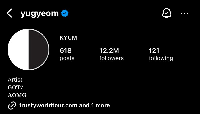 yesterday was the waning gibbous, now it’s the third quarter. if yugyeom is changing his profile photos daily, tomorrow will be a waning crescent. i wonder if he’s going to stop at the new moon or restart and continue until the full moon. if he does, that would fall on may 22