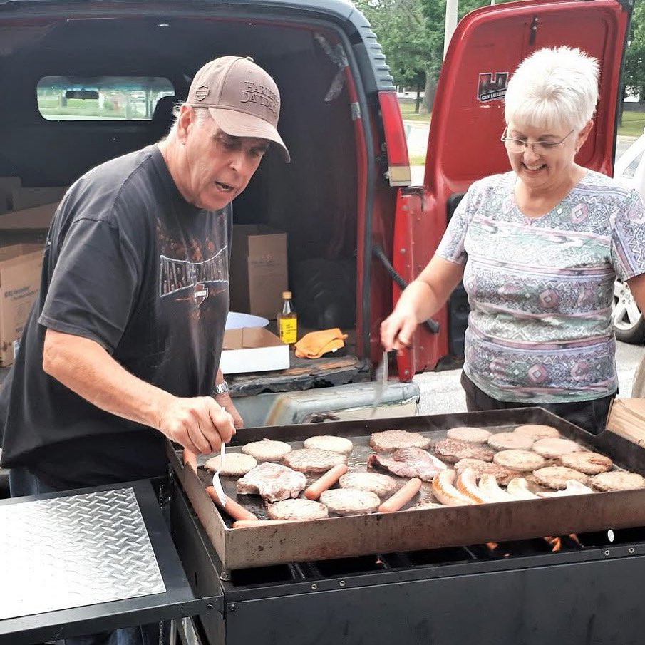 Today is National BBQ Day!

Here’s a throwback of Owner Lou Savona and longtime volunteer Linda Nault grilling up some grub at a Welland Generals lacrosse game!

#GOJHL | #AllWellandGood