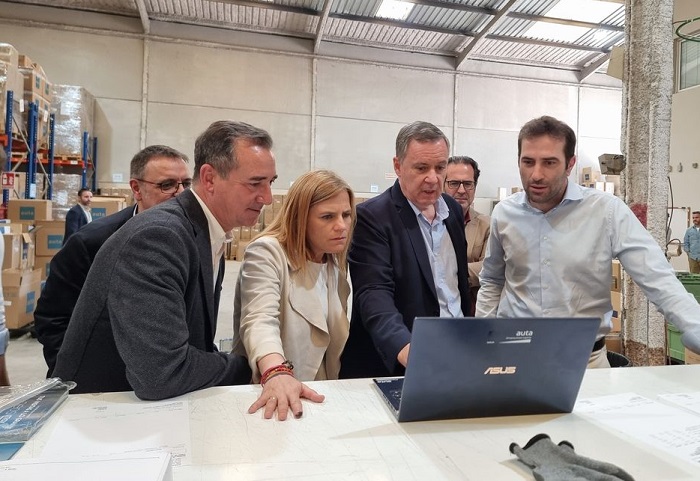 Visita dels ministres d'Economia <a href="/carlos_cuerpo/">Carlos Cuerpo</a> i d'Innovació <a href="/DianaMorantR/">Diana Morant</a> al polígon de <a href="/ayto_riba_roja/">Ayto Riba-roja</a>  infoturia.com/riba-roja-de-t… <a href="/RobertRaga/">Robert Raga</a> <a href="/pilarbernabe/">Pilar Bernabé /❤️</a> <a href="/DGobiernoCV/">Delegación del Gobierno en la Comunitat Valenciana</a>