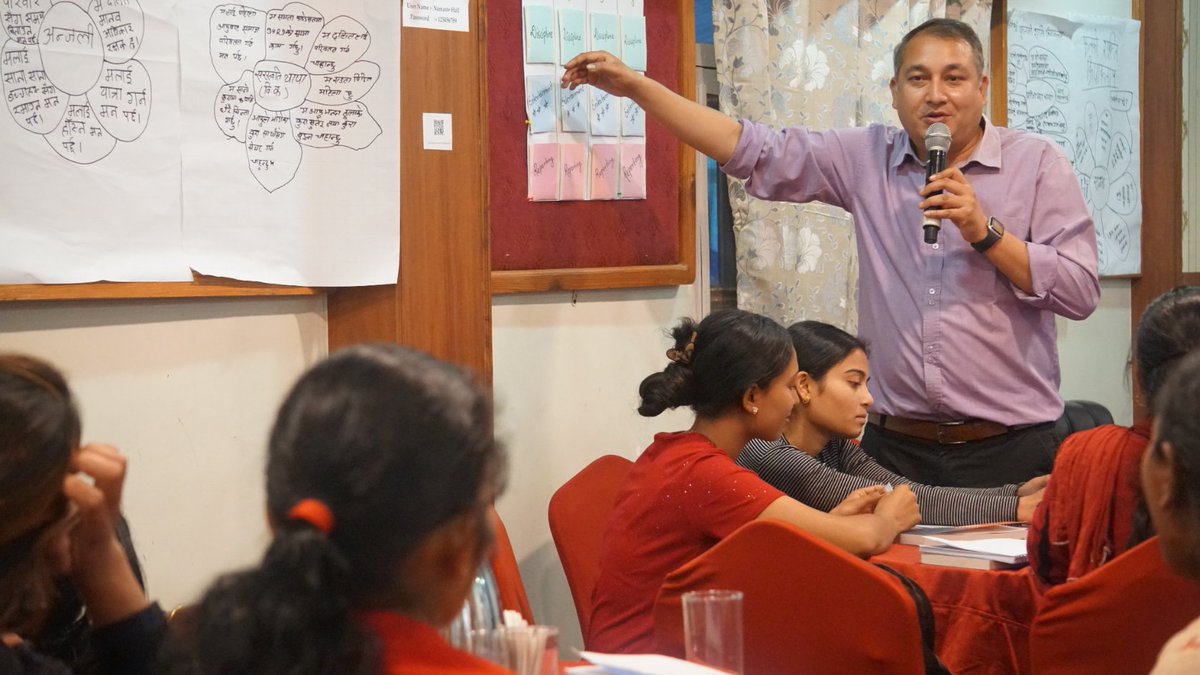 समता फाउण्डेशनले कर्णाली प्रदेश, वीरेन्द्रनगर, सुर्खेतमा दलित मानव अधिकार रक्षकहरुलाई वैशाख २८ देखि ३१ गतेसम्म यौन तथा प्रजनन स्वास्थ्य अधिकार सम्बन्धी अभिमुखिकरण तालिम सम्पन्न गरेको छ ।
कार्यक्रमको उद्घाटन संयुक्त रुपमा कर्णाली प्रदेशका माननीय दलित सांसदहरुबाट भएको थियो ।