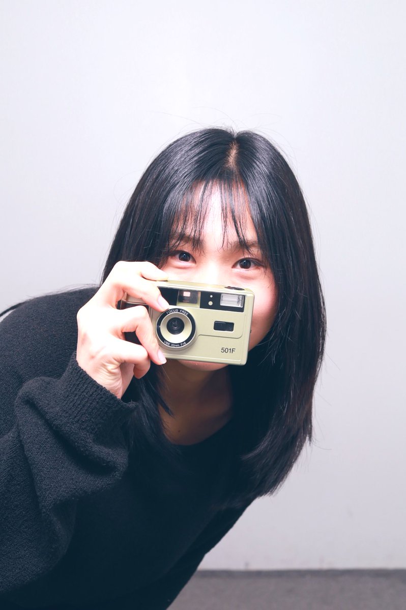 hahahohyoeun's tweet photo. 검정은 아니지만 검정에 가까운 색으로 염색을 했어요! 매직도 하고!! 커트도 하고!!!🖤 https://t.co/b0bBg1HDug