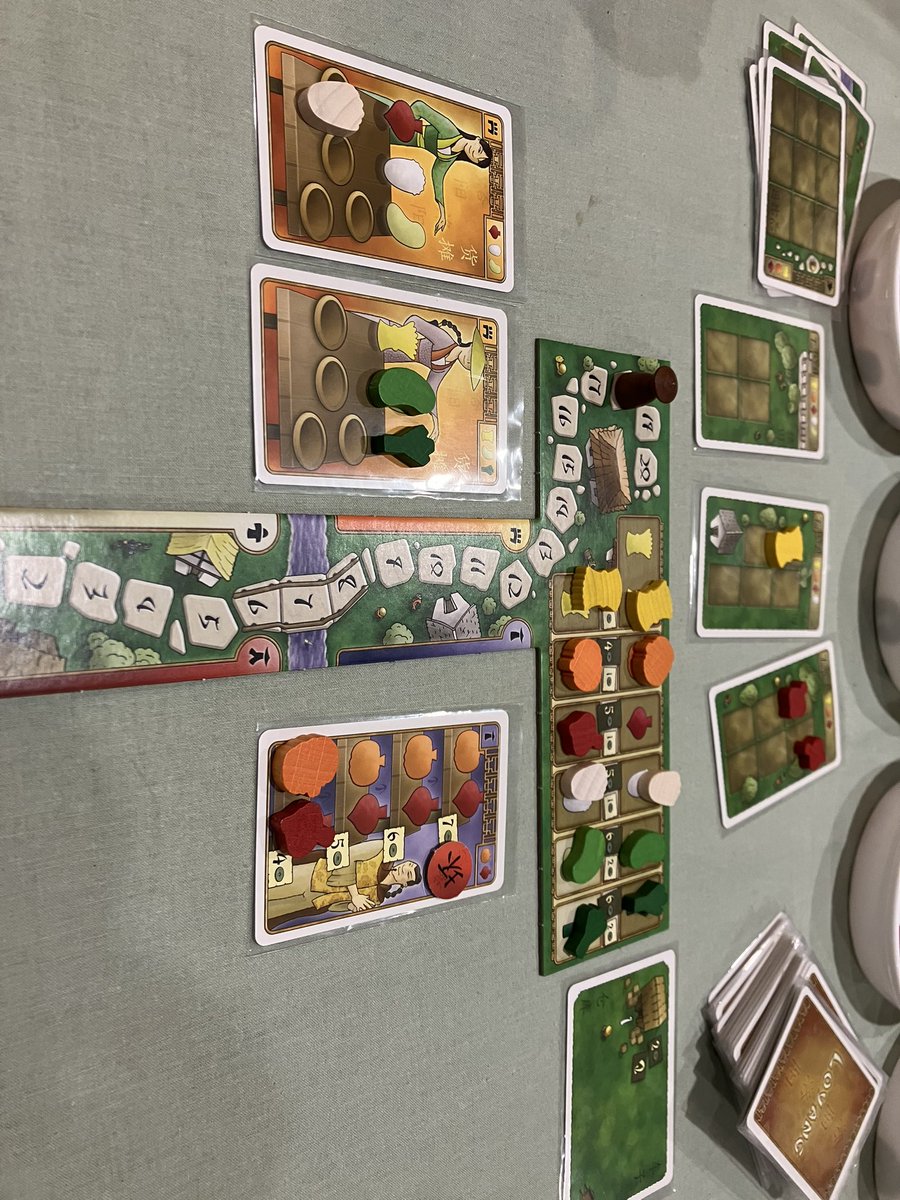 今日はライトアンドギークさんで重ゲー会
洛陽の門にて　をプレイ
いろいろ悩みながら買い物してギリギリ勝てました