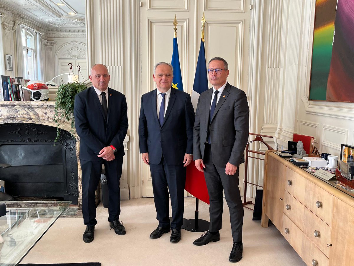 Jean-Paul Bosland (@boslandjp) on Twitter photo Rencontre avec <a href="/fnb_officiel/">François-Noël BUFFET</a> <a href="/Interieur_Gouv/">Ministère de l'Intérieur</a> pour évoquer la dernière ligne droite du Beauvau de la #SécuritéCivile, mais surtout les bonifications trimestrielles des retraites pour les <a href="/PompiersFR/">Pompiers de France</a> volontaires, et leur soutien face aux agressions. #Reconnaissance
Les plateformes Rencontre avec <a href="/fnb_officiel/">François-Noël BUFFET</a> <a href="/Interieur_Gouv/">Ministère de l'Intérieur</a> pour évoquer la dernière ligne droite du Beauvau de la #SécuritéCivile, mais surtout les bonifications trimestrielles des retraites pour les <a href="/PompiersFR/">Pompiers de France</a> volontaires, et leur soutien face aux agressions. #Reconnaissance
Les plateformes