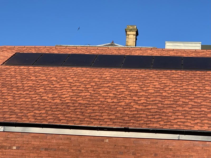 oldhamboxing's tweet photo. New Roof with energy saving and planet saving solar panels in place! #oldhamboxing #groundwork #vcse #enviroment https://t.co/8EBNESOC0M