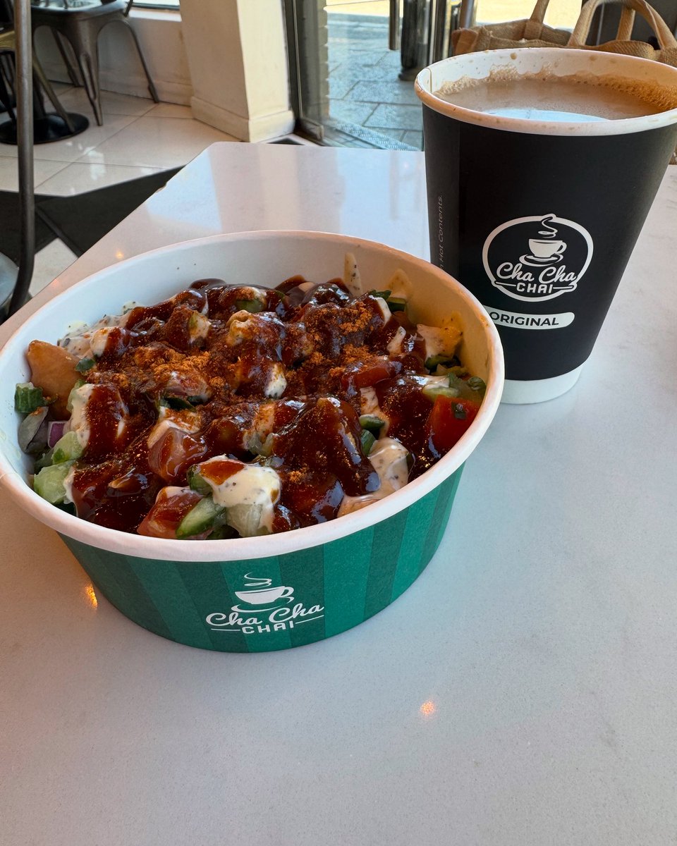 Meenakumari999's tweet photo. Beautiful #SamosaChaat with #DesiTea at #ChaChaChai #Longsight #Manchester #UK ❤️🇬🇧👌🏾. https://t.co/FXPfMdwqgy