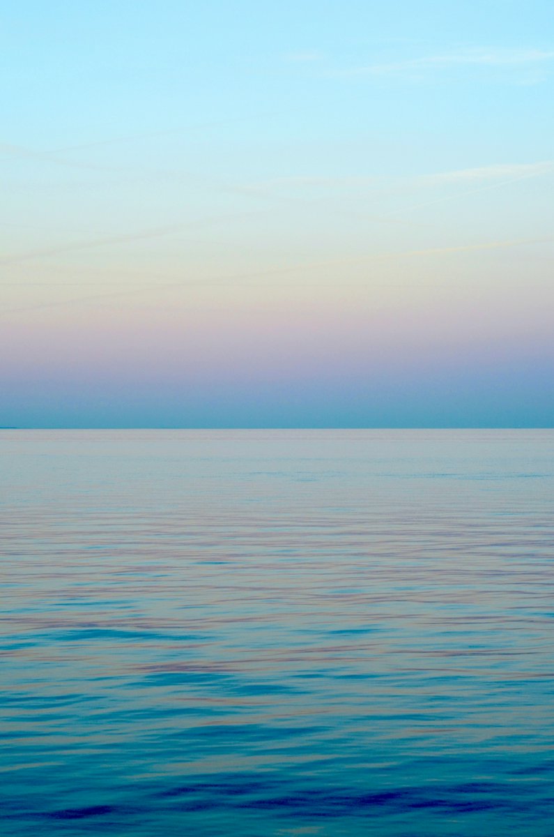 MindfulOnline's tweet image. Take a pause. Are you fully present or are you going about your day on autopilot? Take a breath and come back to the here and now. 😌 #MindfulPause #breathe #BePresent