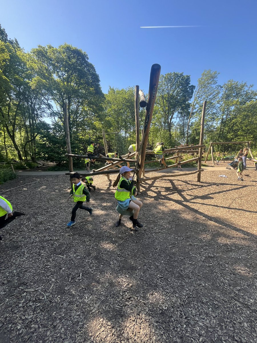 firsprimarysale's tweet image. The most wonderful day at RHS Bridgewater. We enjoyed the playarea, sensory garden and the walled garden and also a lovely picnic 💐 #Year2Chestnut