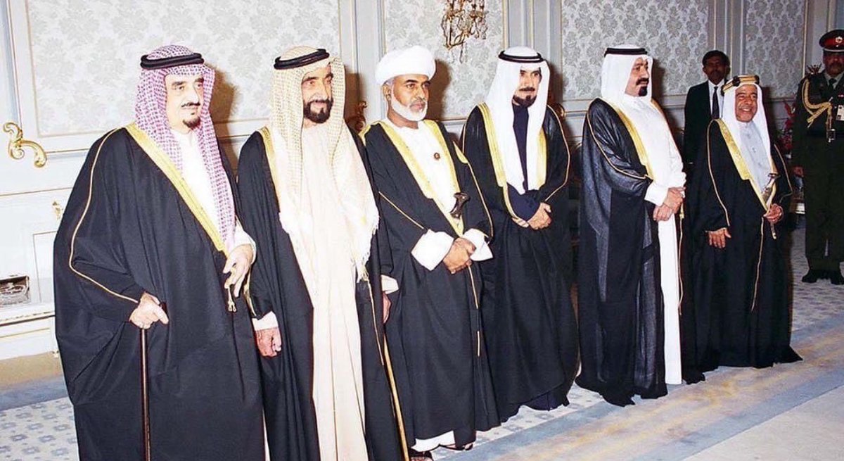 ستحتفل دول الخليج في 25 مايو القادم بذكرى تأسيس مجلس التعاون. 

ولتأكيد أهمية هذا اليوم، ولتعزيز روح الوحدة والانتماء، نقترح على الجهات المعنية في دول الخليج ما يلي:

1- اعتماد إجازة رسمية موحدة في هذا اليوم من كل عام في جميع دول الخليج.

2- إقامة احتفال رسمي على مستوى قادة