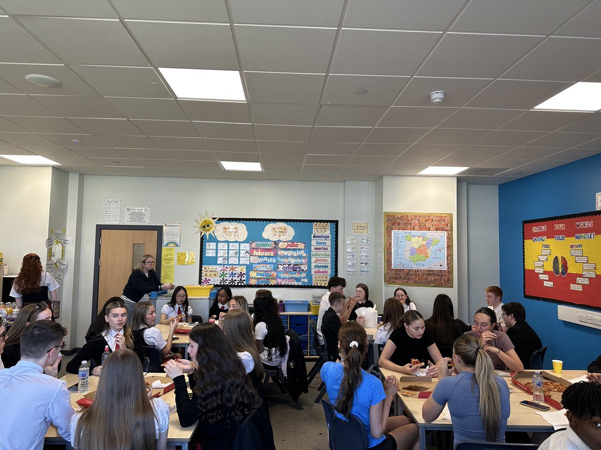 MrMWishart's tweet image. A nice way to end the week seeing our N5 Spaniards for a revision session before their exam on Monday! Great effort from everyone on a sunny and warm morning ☀️And of course, rewarded with some well-deserved pizza 🍕 Definitely ready to smash it!  Proud teacher! 🇪🇸 #ambees