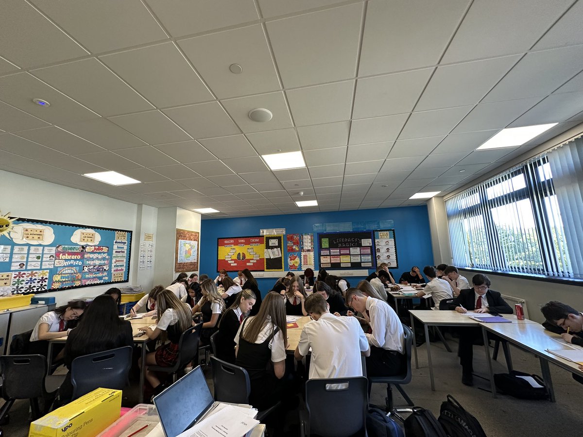 MrMWishart's tweet image. A nice way to end the week seeing our N5 Spaniards for a revision session before their exam on Monday! Great effort from everyone on a sunny and warm morning ☀️And of course, rewarded with some well-deserved pizza 🍕 Definitely ready to smash it!  Proud teacher! 🇪🇸 #ambees