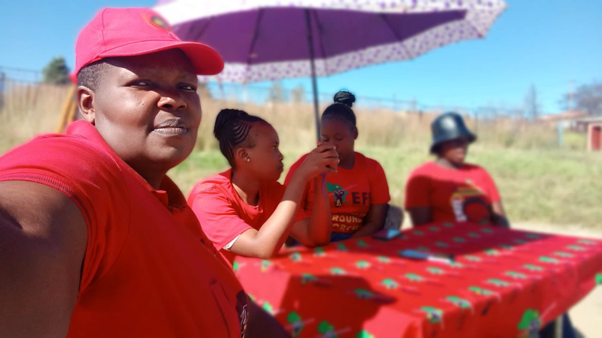 EFF_FreeState's tweet photo. 📍EFF Red Friday📍
#EFFRedFriday recruitment drive in ward7 Maluti A Phofung.
You Can Become A Member Of The Only Progressive Movement By participating in the EFF Recruitment Campaign and #JoinEFF https://t.co/ZBs5yatkGQ